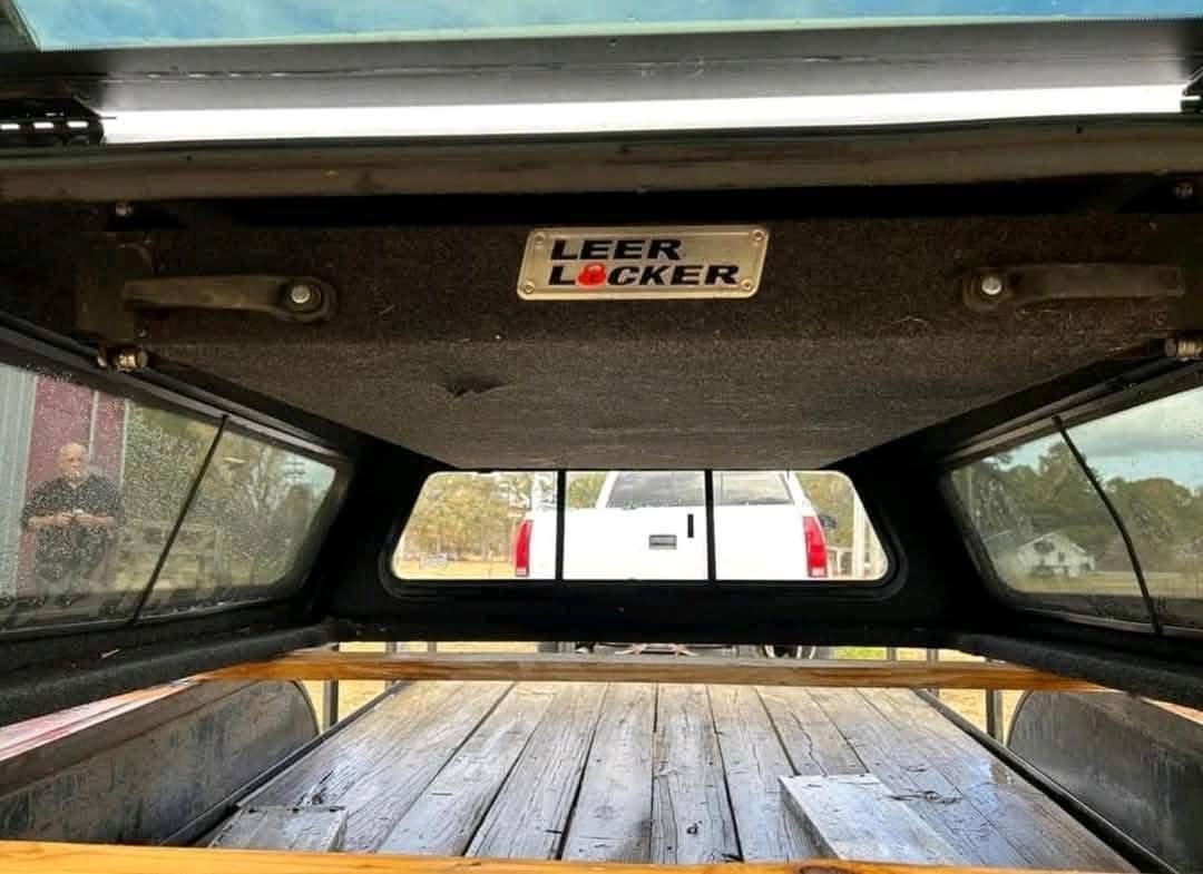 2017-2023 Ford F250/F350 6.5ft Leer Camper Shell - Oxford White" - Image 5