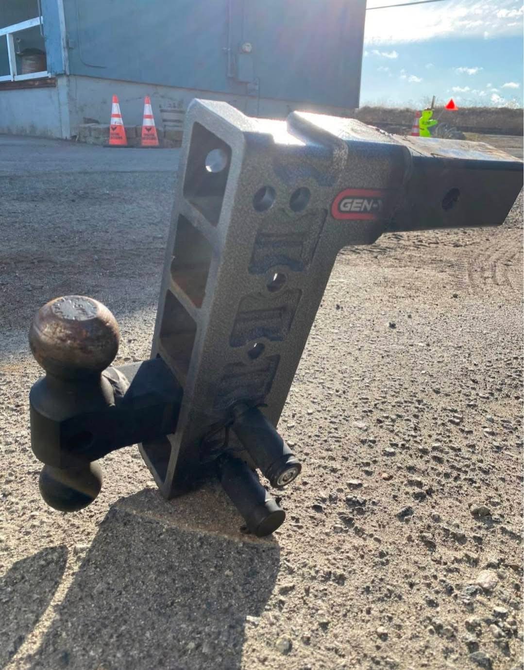 "GEN-Y Drop/Rise Hitch - 32,000lb Rating, 2.5" Receiver, 2" & 2 5/16" Balls" - Image 4