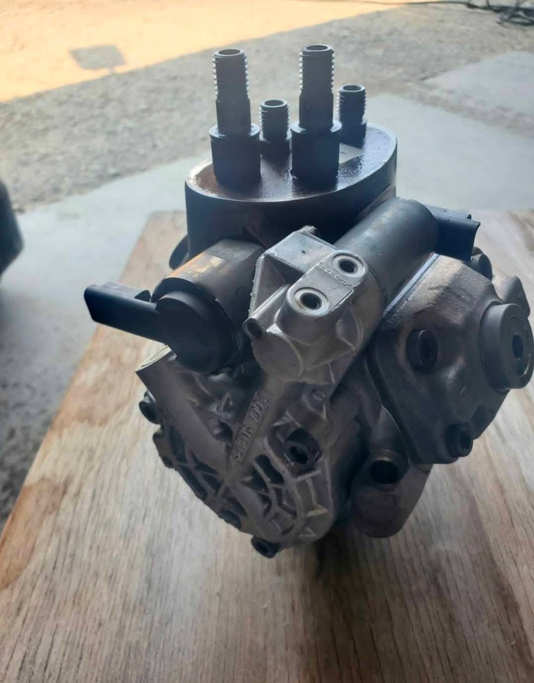 2008-2010 Ford F-250-F-550 6.4L Powerstroke High Pressure Fuel Pump - Image 5