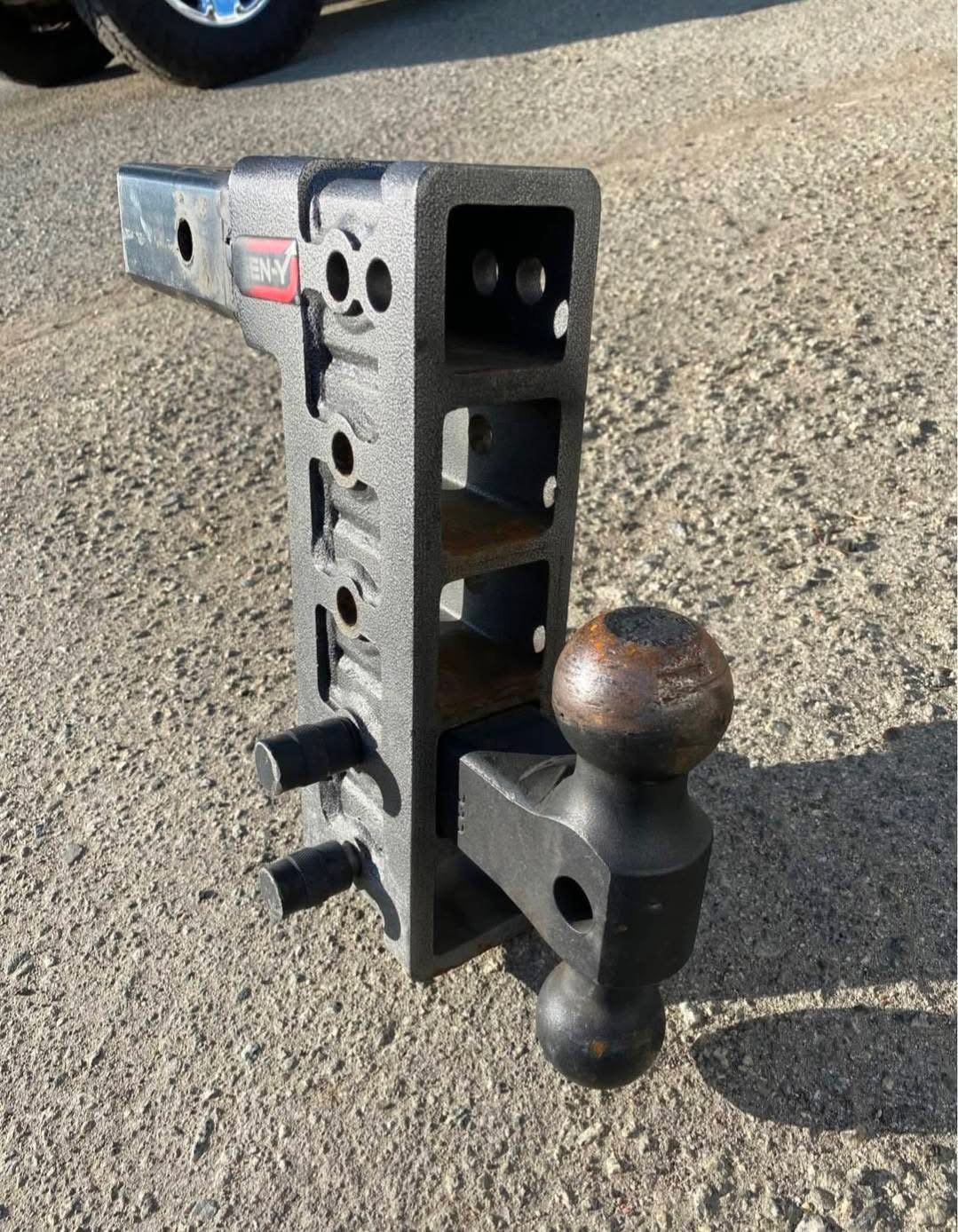 "GEN-Y Drop/Rise Hitch - 32,000lb Rating, 2.5" Receiver, 2" & 2 5/16" Balls" - Image 3