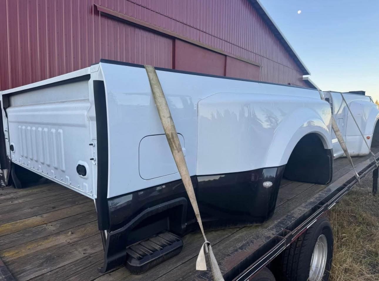 2023 f450 king ranch 8’ dually bed, two tone white/brown, w/taillights & tailgate -