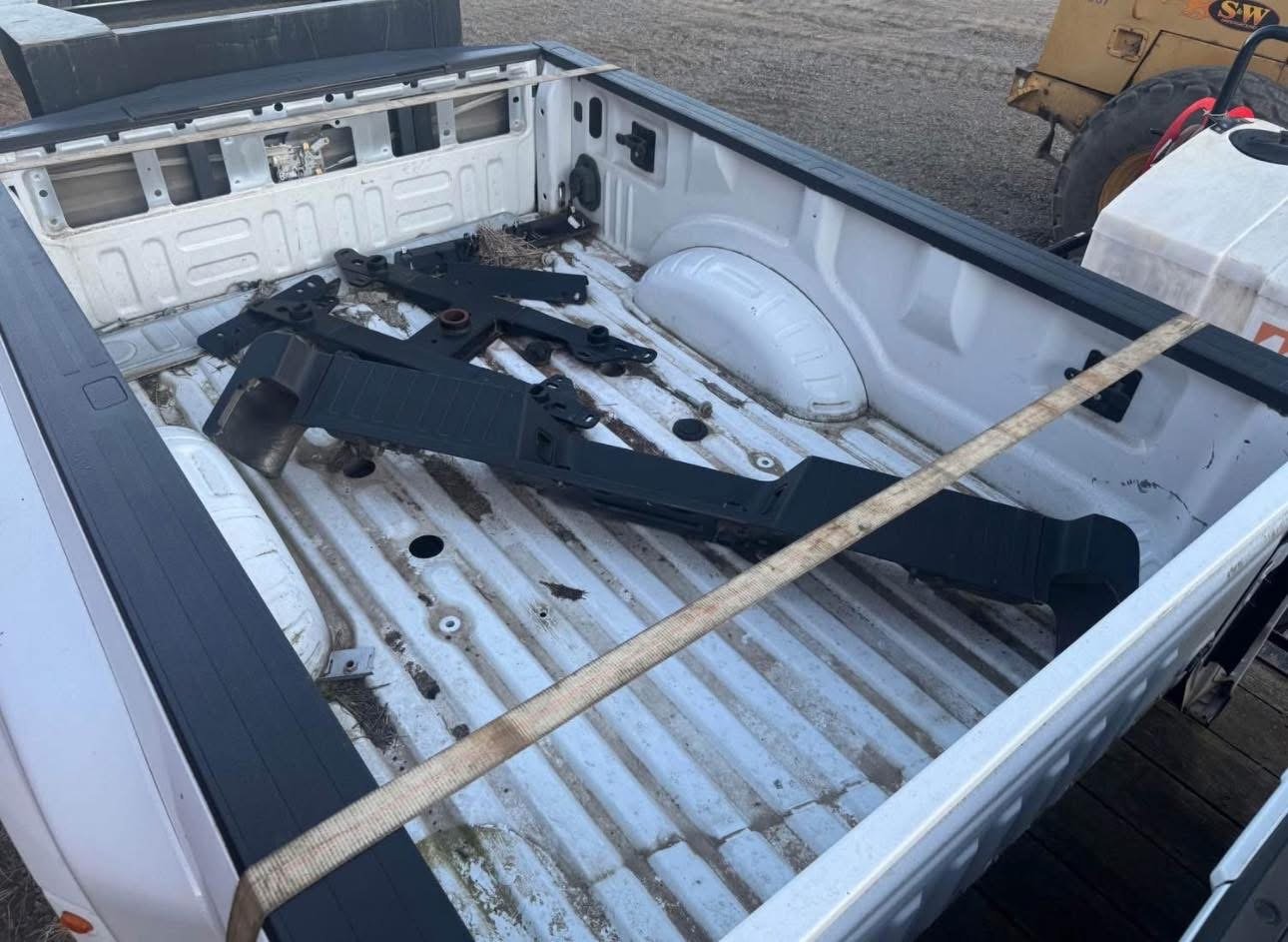 2023 f450 king ranch 8’ dually bed, two tone white/brown, w/taillights & tailgate - - Image 9