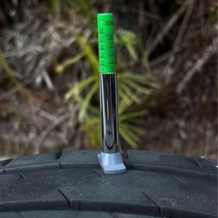 forged Signature SV104 wheels in Brushed Smoke Tinted (also known as Brushed Dark). Includes OEM TPMS. F: 19 x 9.5 ET18\n- Michelin Pilot Sport 4S (255 35 19) R: 19 x 11 ET37 Michelin Pilot Sport 4S (295 35 19) Front tires are in great condition, 7-8 32nds tread depth and date codes 46 21 Rear tires are also in great condition,Tread depth 7\/32nds on the Cup 2’s, date codes 32 22 \n\nThe wheels are overall in 9.5 10 - Image 9