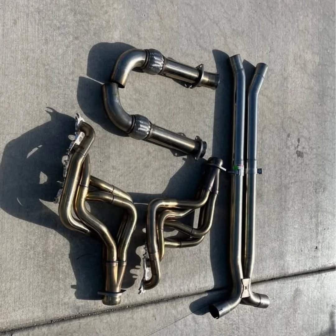 GT350 2015+ Kooks Long Tube Headers\n \nFits 2015+ Ford Mustang Shelby GT350\/GT350R\nAlso fits 2020 Mustang GT500 supercharged.\n1 3\/4” x 1 7. 8” x 3” headers These are in like new. Gaskets and all hardware is included Only ran for 200 miles on car - Image 2