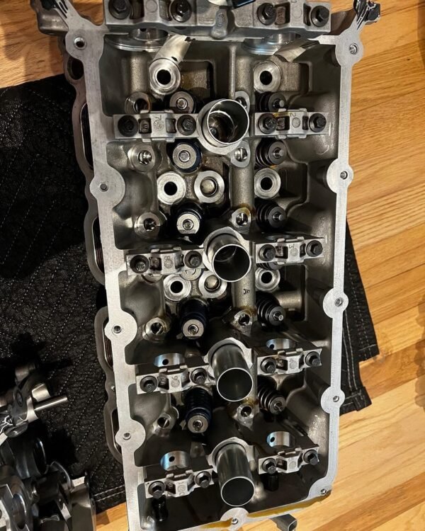 Gt350 voodoo complete cylinder head - Image 5