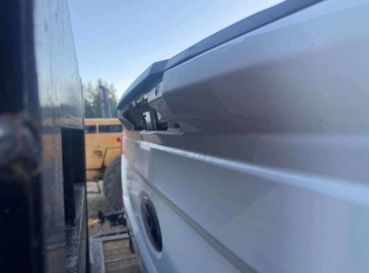 2023 f450 king ranch 8’ dually bed, two tone white/brown, w/taillights & tailgate - - Image 11