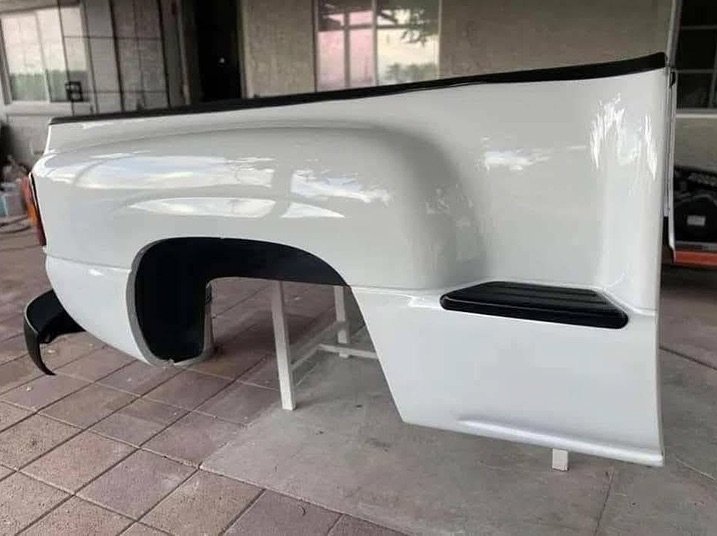 1999-2006 Chevy Silverado/GMC Sierra 1500 White Step Side Bed - Image 4