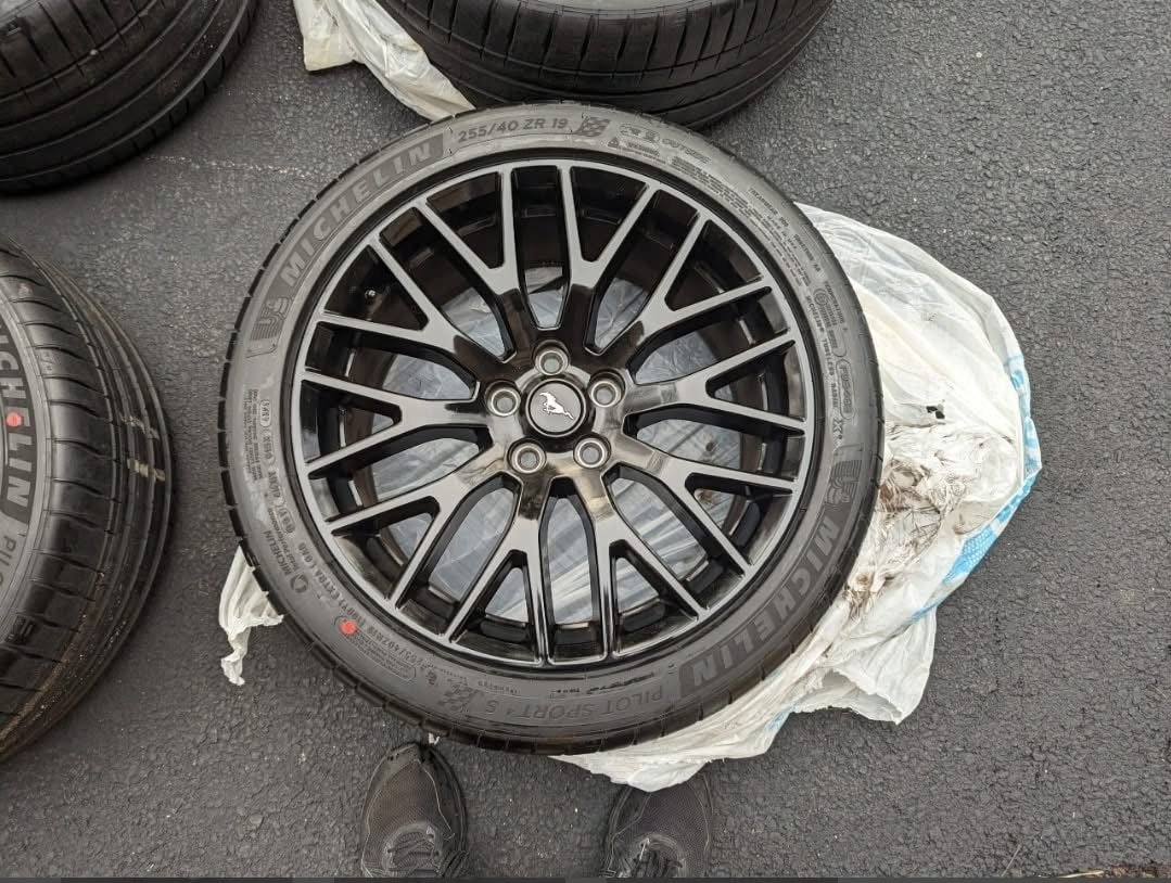 OEM PP1 Wheels with 0 Mile Michelin Pilot Sport 4S These wheels are in EXCELLENT condition, no scrapes, no chips! - Image 5