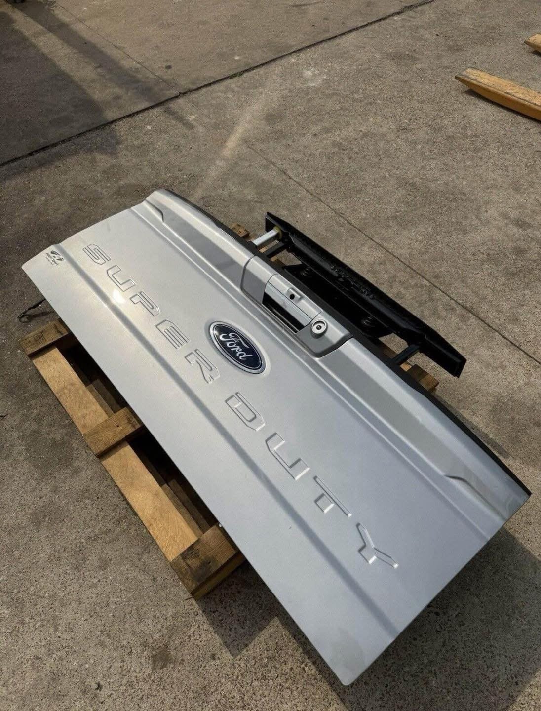 2017-2023 Ford F250 F350 F450 Take off tailgate, with camera hole, automatic push button release & STEP OEM Iconic Silver - Image 4