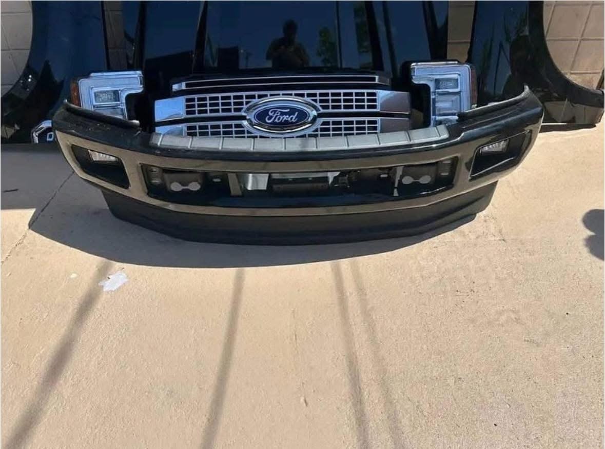 2017-2019 Ford F250/F350 Platinum Front End Clip*: Brand new, complete front end assembly in OEM condition. - Image 6