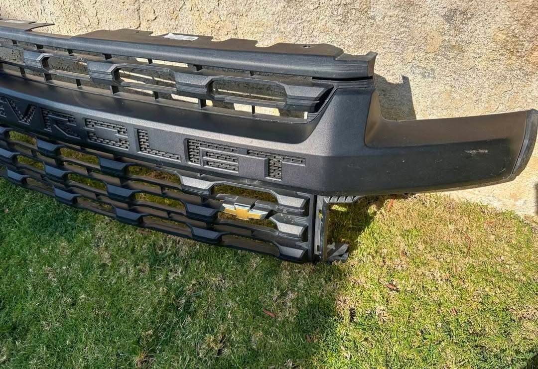 2019-2023 Chevy Silverado 1500 Trail Boss Grill OEM" - Image 4