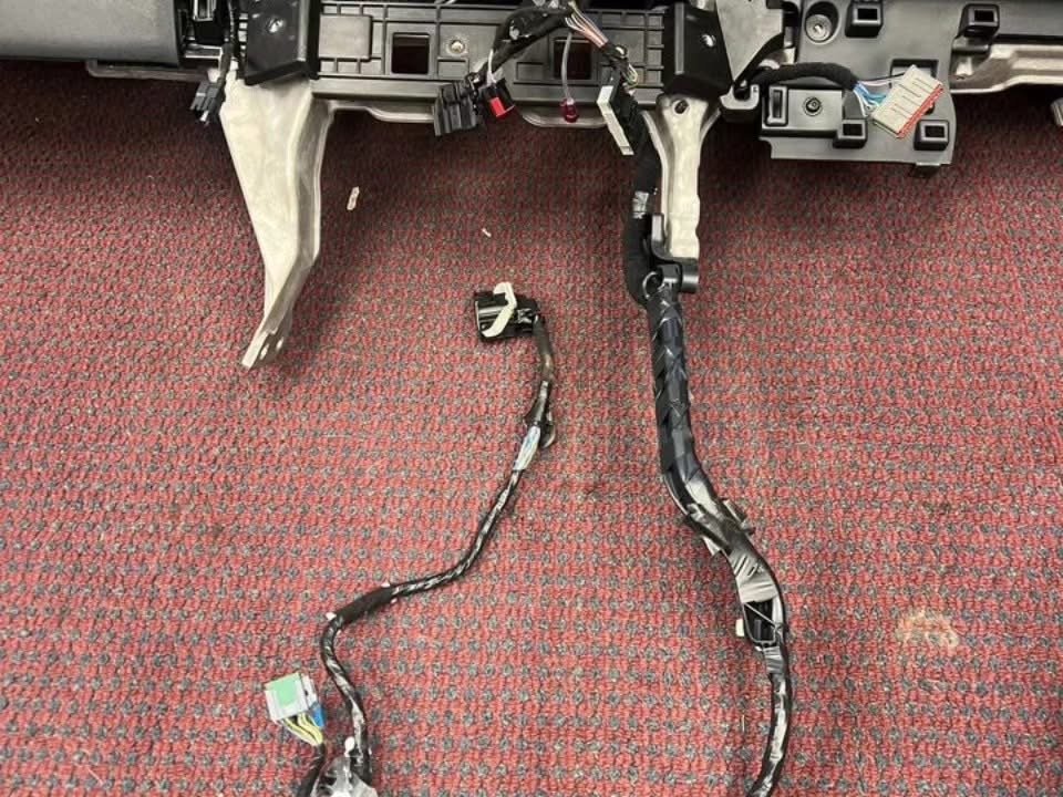 2022 FORD F150 LARIAT DASH DASHBOARD TRIM ASSEMBLY WITH MOUNTING BRACKET AND WIRES. - Image 10