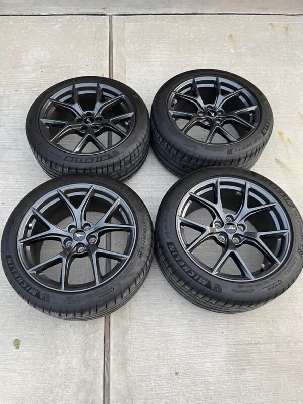 OEM Mach 1 Non-HP wheels. 19x9.5 front and 19x10 rear. Tires are Michelin PS4 275/40/ZR19 rear and 255/40/ZR19 front.