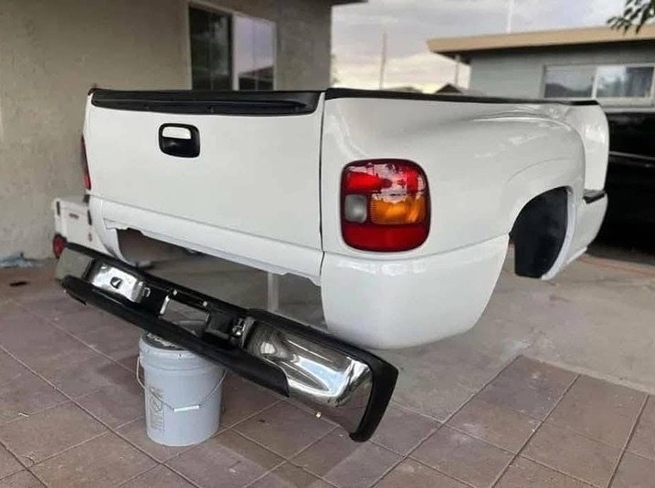 1999-2006 Chevy Silverado/GMC Sierra 1500 White Step Side Bed