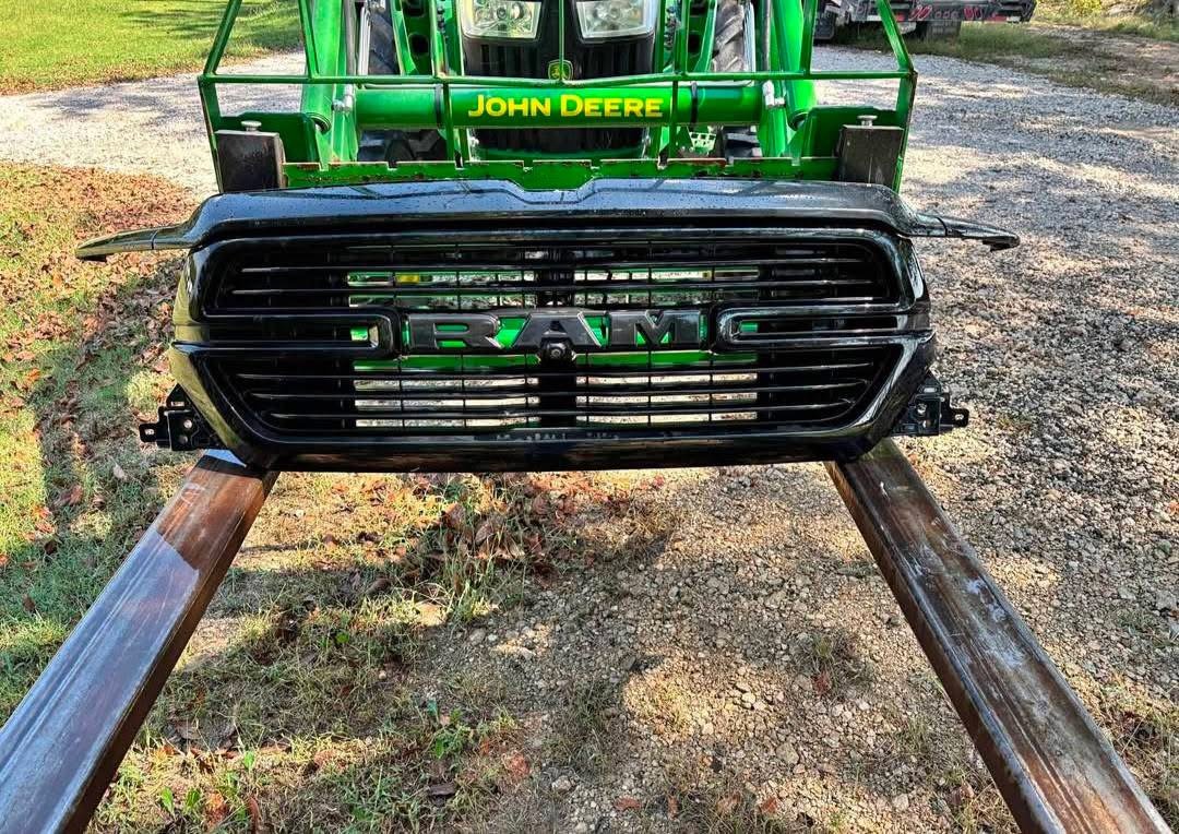 "2019-2024 Ram 1500 Grille with Camera"