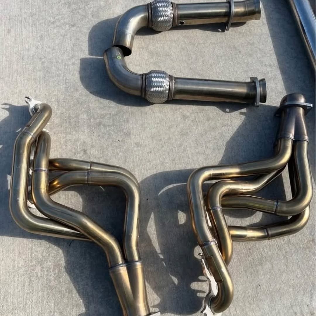 GT350 2015+ Kooks Long Tube Headers\n \nFits 2015+ Ford Mustang Shelby GT350\/GT350R\nAlso fits 2020 Mustang GT500 supercharged.\n1 3\/4” x 1 7. 8” x 3” headers These are in like new. Gaskets and all hardware is included Only ran for 200 miles on car - Image 5