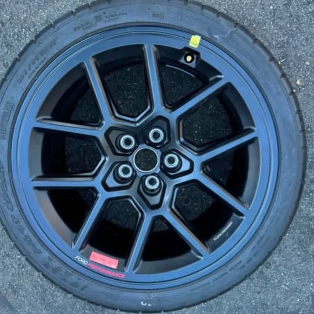 Dark Horse R. Front 19×10.5 offset ET24 nRear 19×11 offset ET52.5 nLug pattern 5×114.3 Tire size 295 30zr19. - Image 3