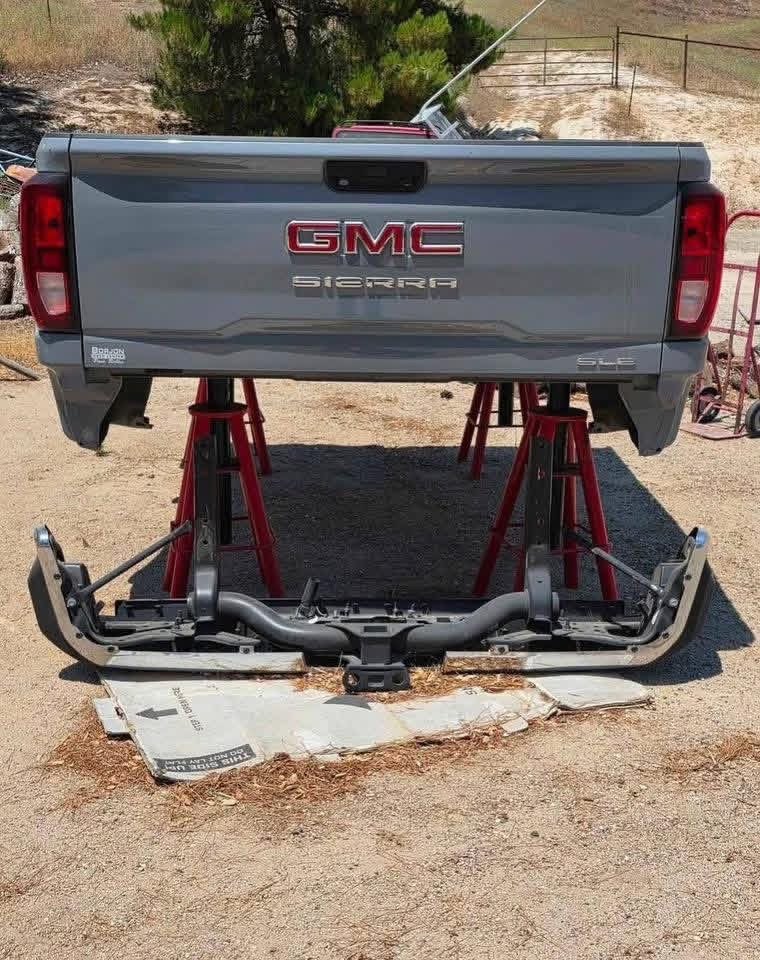 8ft long bed with tailgate and bumper combo