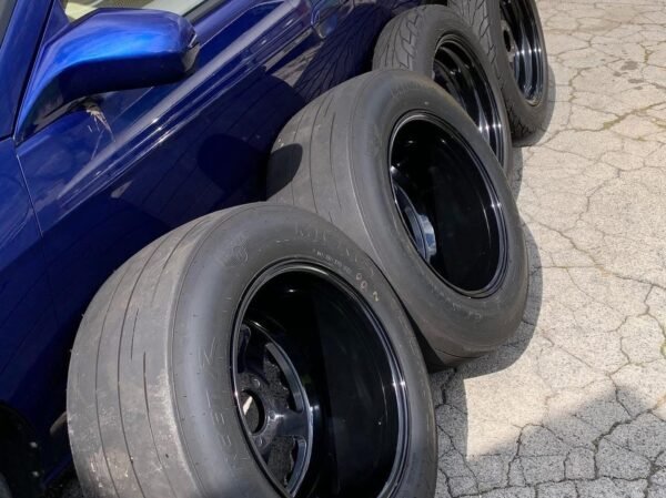 Weld S71 fronts are 18x5 which clear performance pack brakes with Mickey Thompson sportsman sr radials 28/6/18 and rears are single beadlock 17x10 with Mickey Thompson et street r bias 28/11.5/17 - Image 6