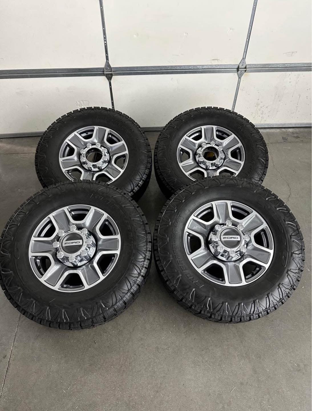 18in OEM ford f350 superduty 18in wheels 285/70/18 Nitto exo grappler tires Wheels are 18in OEM wheels off a 2024 ford f350 superduty. - Image 4