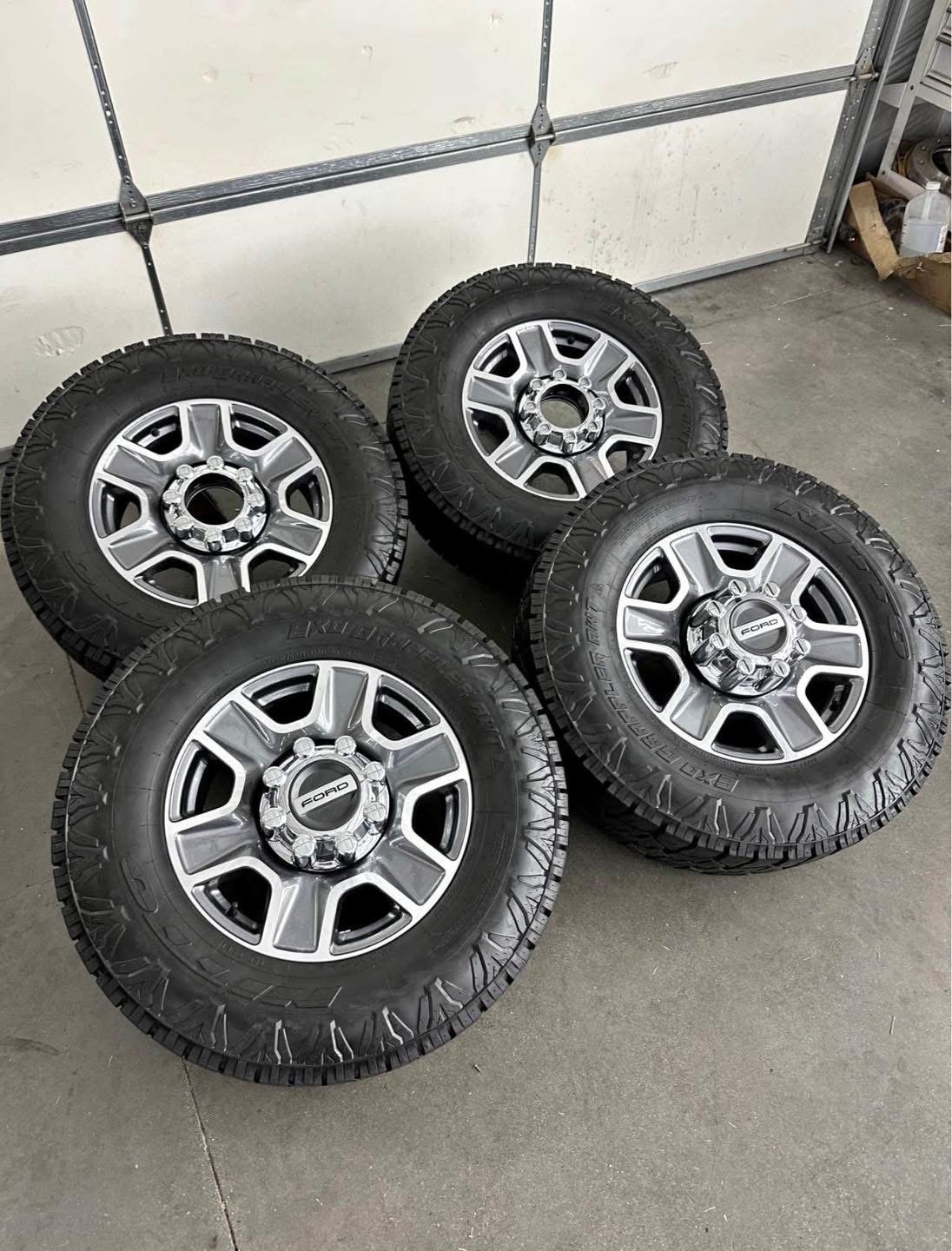 18in OEM ford f350 superduty 18in wheels 285/70/18 Nitto exo grappler tires Wheels are 18in OEM wheels off a 2024 ford f350 superduty. - Image 3