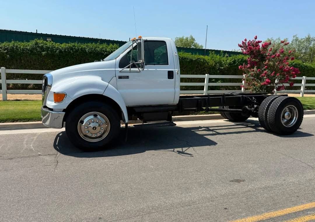 2004 Ford F-650 SD Cab & Chassis - CAT 3126 - 192K Miles - Image 3