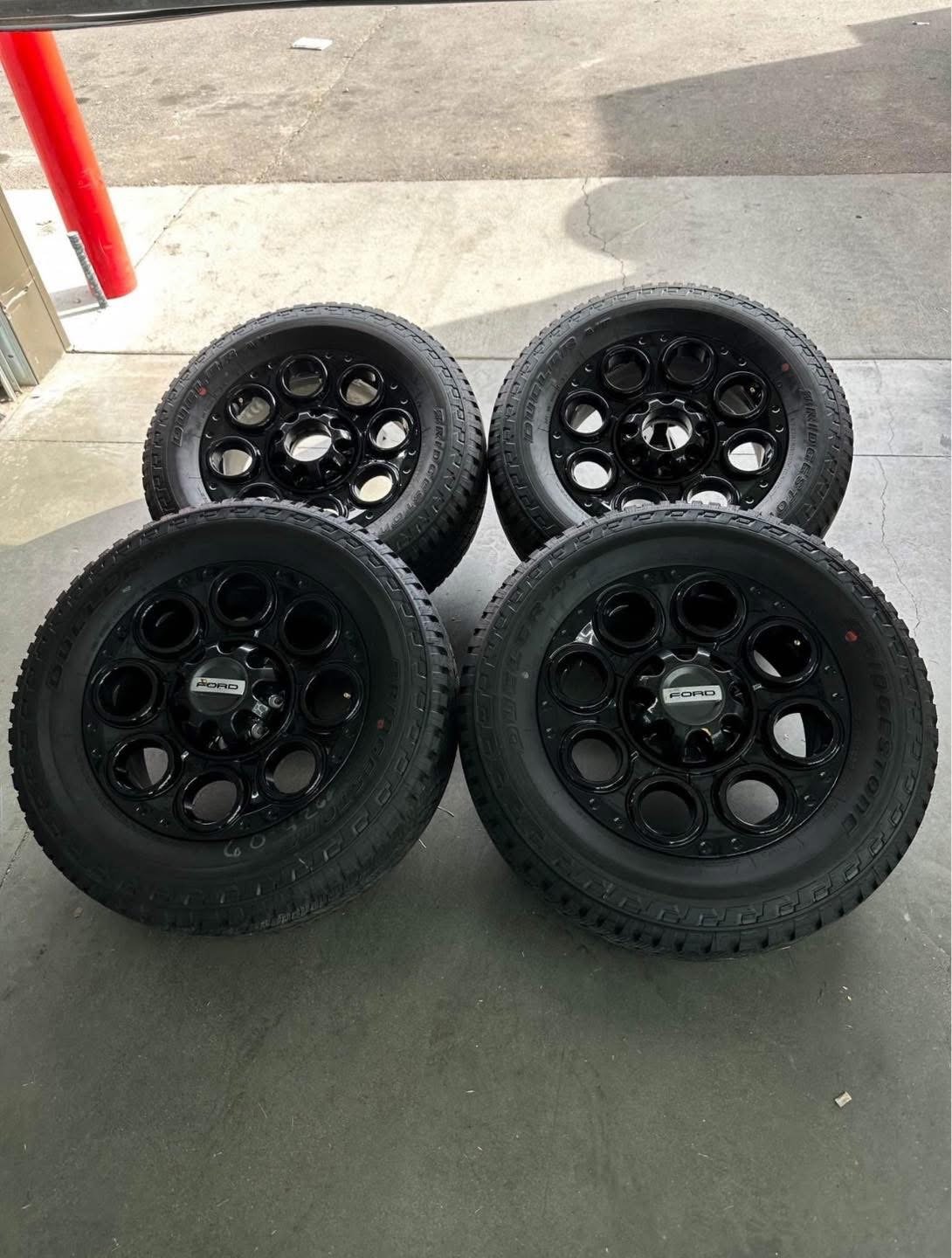 20in OEM F350 superduty FX4 package rims 275/65/20 Bridgestone dueler all terrain tires Wheels are 20in OEM wheels off a 2026 ford f350 sport FX4 upgrade package. - Image 3