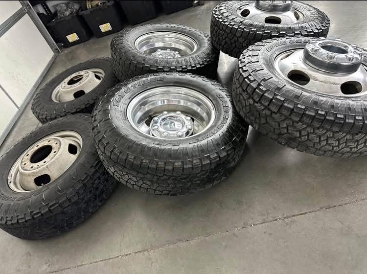 17in OEM ford f350 Dually wheels 255/60/17 Toyo open country at3 tires. - Image 5
