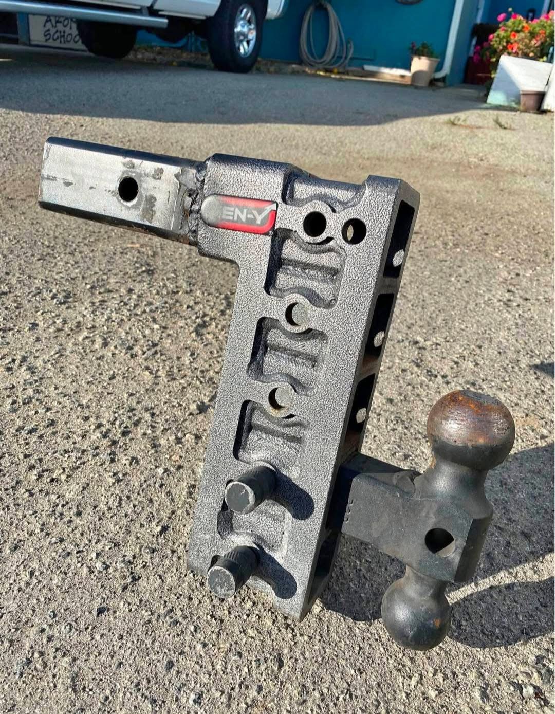 "GEN-Y Drop/Rise Hitch - 32,000lb Rating, 2.5" Receiver, 2" & 2 5/16" Balls"
