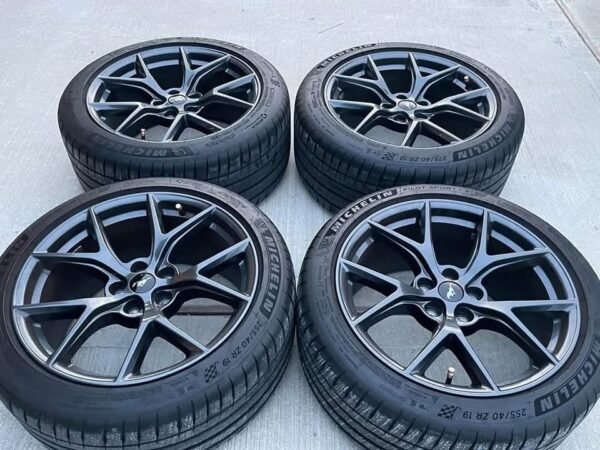 OEM Mach 1 Non-HP wheels. 19x9.5 front and 19x10 rear. Tires are Michelin PS4 275/40/ZR19 rear and 255/40/ZR19 front. - Image 2