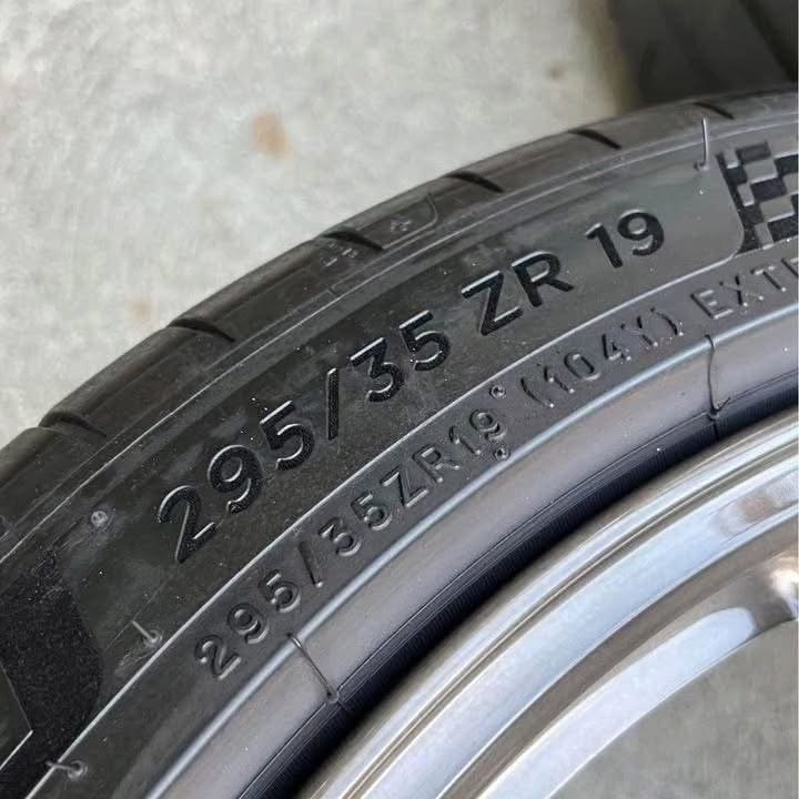 forged Signature SV104 wheels in Brushed Smoke Tinted (also known as Brushed Dark). Includes OEM TPMS. F: 19 x 9.5 ET18\n- Michelin Pilot Sport 4S (255 35 19) R: 19 x 11 ET37 Michelin Pilot Sport 4S (295 35 19) Front tires are in great condition, 7-8 32nds tread depth and date codes 46 21 Rear tires are also in great condition,Tread depth 7\/32nds on the Cup 2’s, date codes 32 22 \n\nThe wheels are overall in 9.5 10 - Image 7