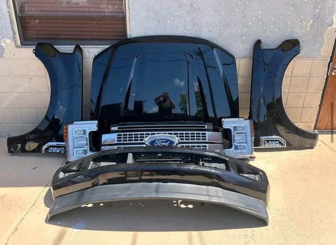 2017-2019 Ford F250/F350 Platinum Front End Clip*: Brand new, complete front end assembly in OEM condition. - Image 2