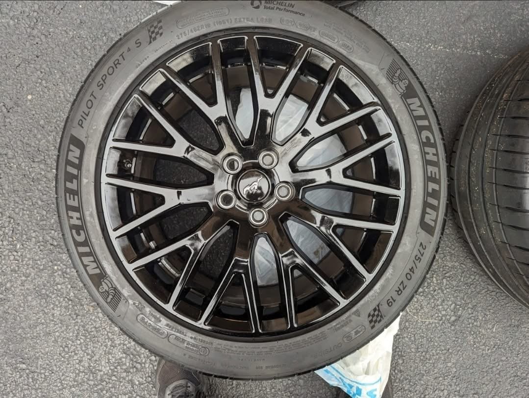 OEM PP1 Wheels with 0 Mile Michelin Pilot Sport 4S These wheels are in EXCELLENT condition, no scrapes, no chips! - Image 4