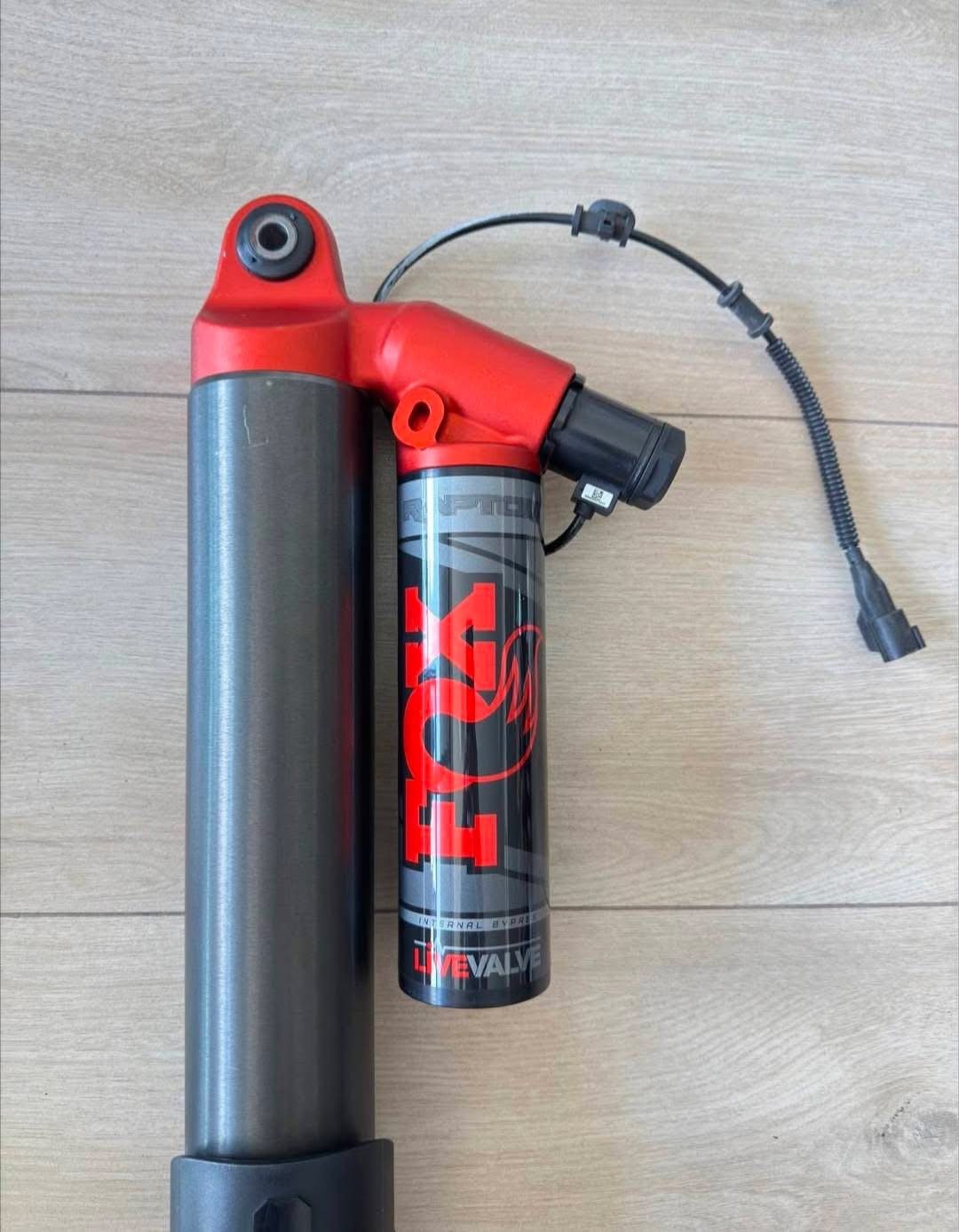 2021-2024 Ford F-150 Raptor Fox Live Valve 3.0 Shocks - Set of 4" - Image 3