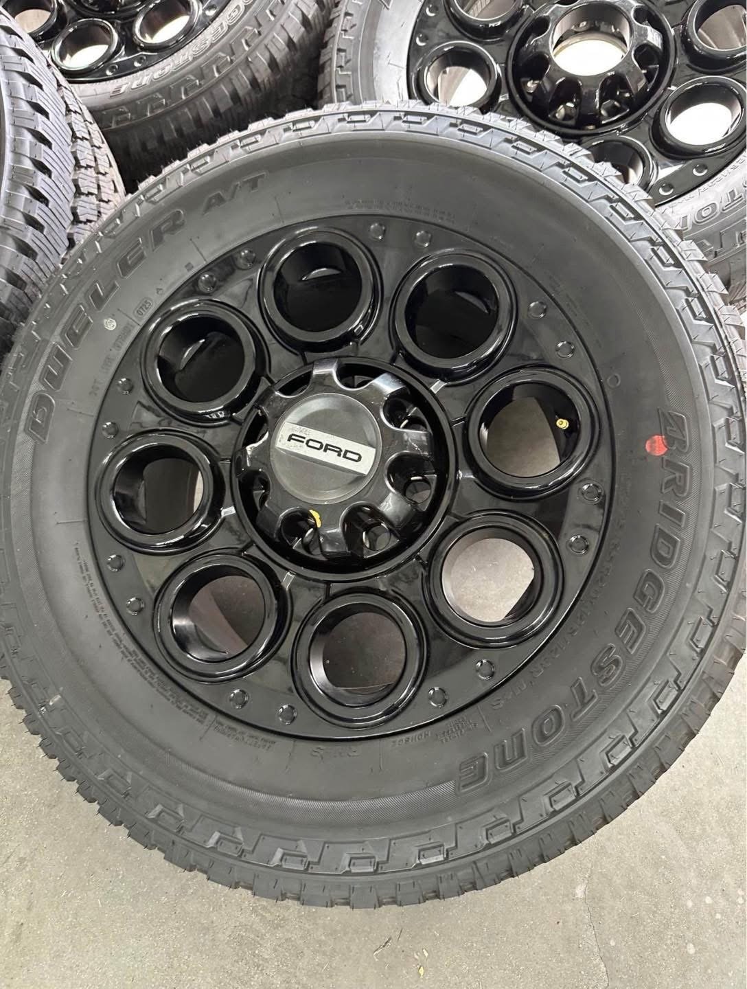 20in OEM F350 superduty FX4 package rims 275/65/20 Bridgestone dueler all terrain tires Wheels are 20in OEM wheels off a 2026 ford f350 sport FX4 upgrade package. - Image 5