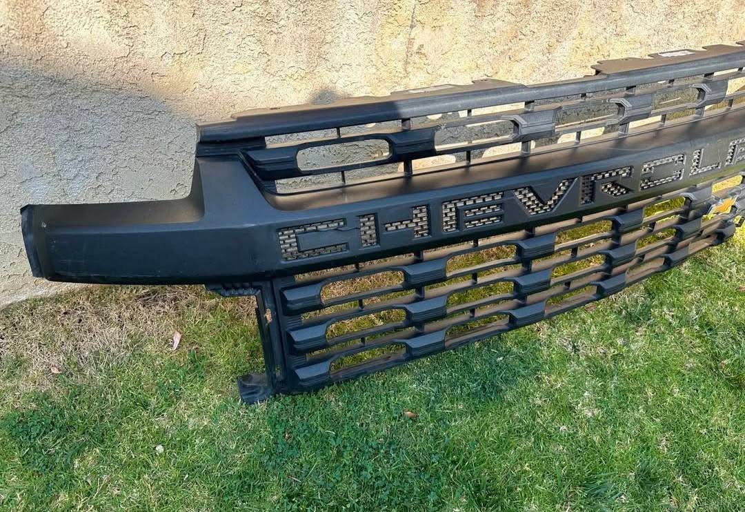 2019-2023 Chevy Silverado 1500 Trail Boss Grill OEM" - Image 2