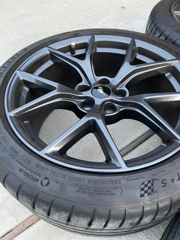 OEM Mach 1 Non-HP wheels. 19x9.5 front and 19x10 rear. Tires are Michelin PS4 275/40/ZR19 rear and 255/40/ZR19 front. - Image 4