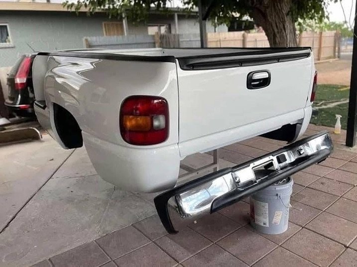 1999-2006 Chevy Silverado/GMC Sierra 1500 White Step Side Bed - Image 2