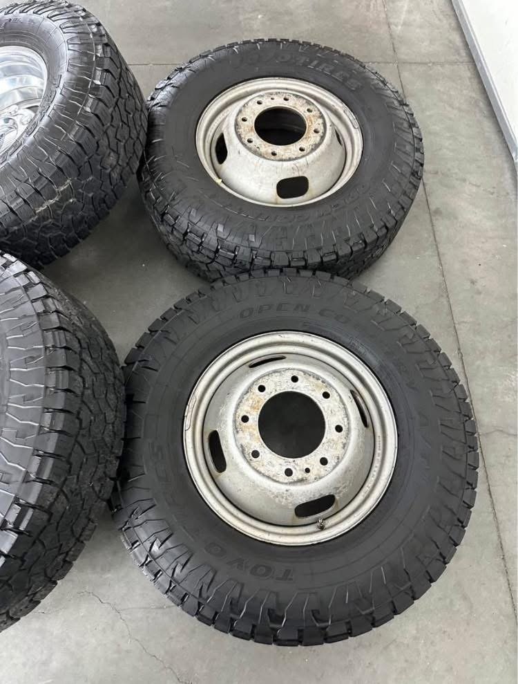 17in OEM ford f350 Dually wheels 255/60/17 Toyo open country at3 tires. - Image 9