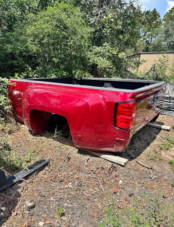 GMC 3500 Dually Bed 2015-2019 - Image 2