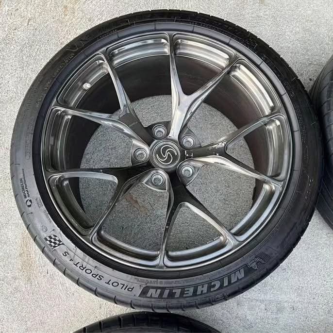 forged Signature SV104 wheels in Brushed Smoke Tinted (also known as Brushed Dark). Includes OEM TPMS. F: 19 x 9.5 ET18\n- Michelin Pilot Sport 4S (255 35 19) R: 19 x 11 ET37 Michelin Pilot Sport 4S (295 35 19) Front tires are in great condition, 7-8 32nds tread depth and date codes 46 21 Rear tires are also in great condition,Tread depth 7\/32nds on the Cup 2’s, date codes 32 22 \n\nThe wheels are overall in 9.5 10 - Image 3