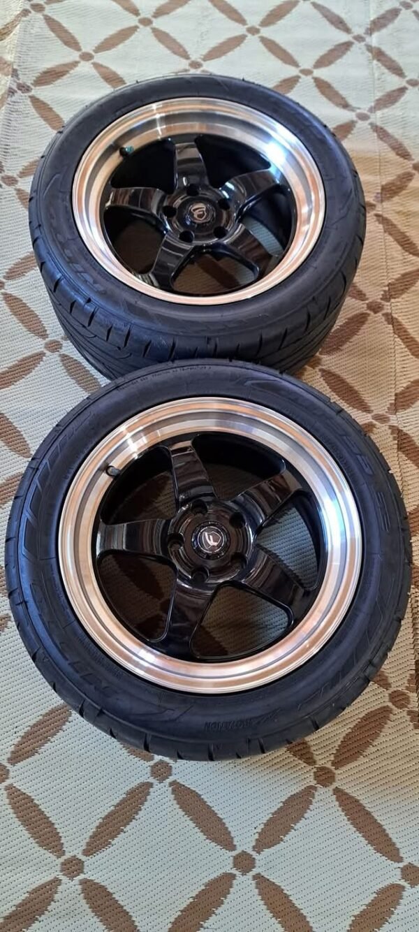 A pair of wheels Forgestar d5 17x10 Tire nitto nt555 285/40/17