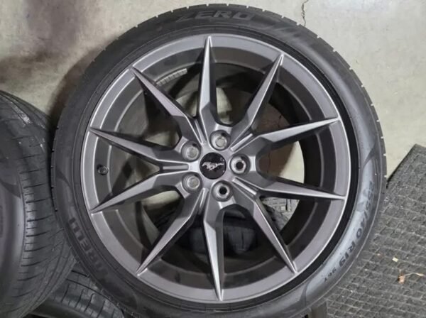 2024 dark horse wheels and tires. Original with car, tires are still in great shape - Image 4