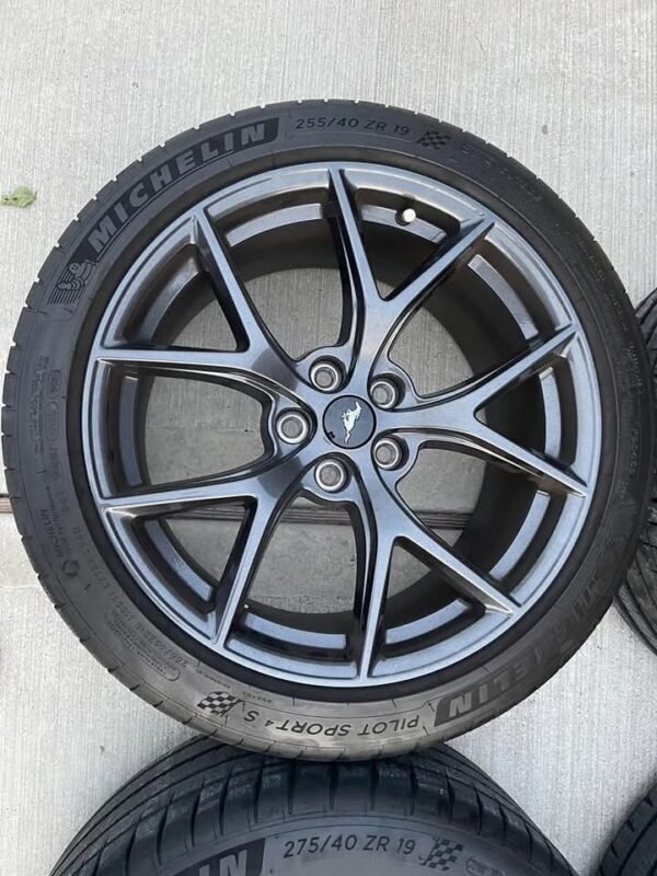 OEM Mach 1 Non-HP wheels. 19x9.5 front and 19x10 rear. Tires are Michelin PS4 275/40/ZR19 rear and 255/40/ZR19 front. - Image 3