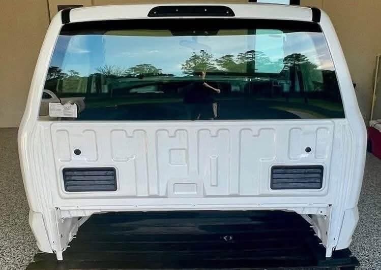 Brand regular cab Ford Super Duty F250 F350 F450 F550. Includes cab, front clip, doors and glass. - Image 8