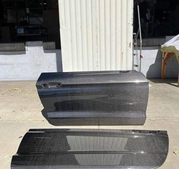 2015-2022 CARBON FIBER MUSTANG DOORS (PAIR) - Image 3