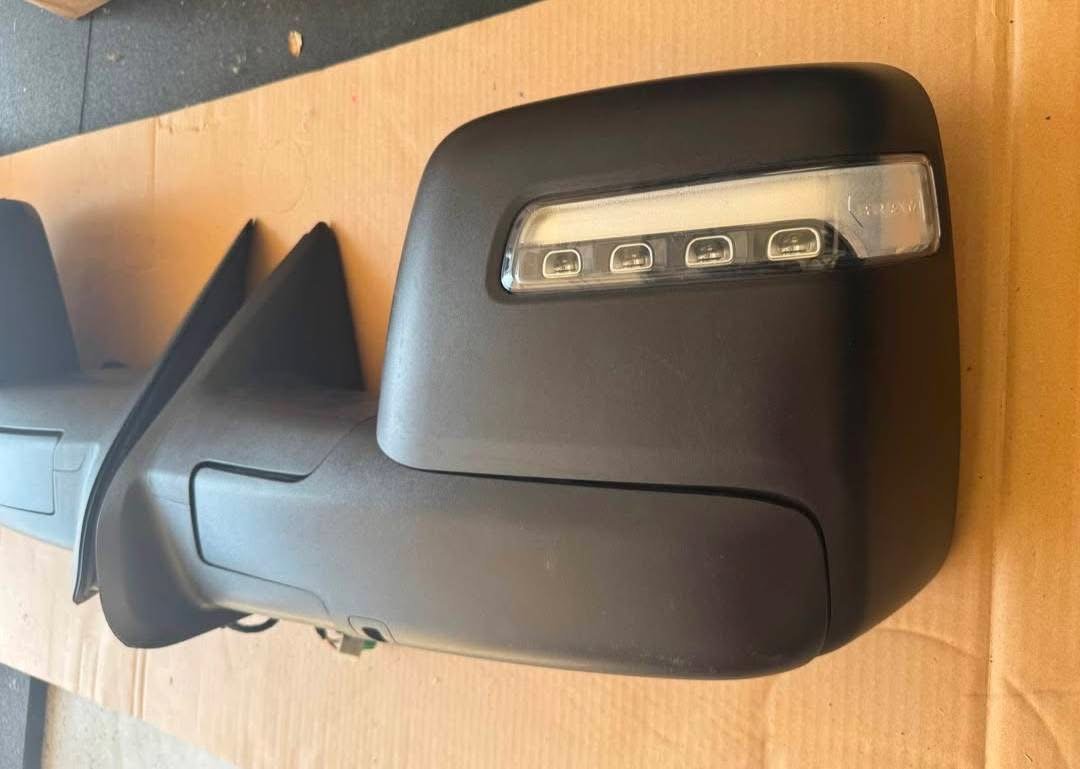 "OEM Tow Mirrors for 2023-2025 Ram 2500/3500" - Image 4
