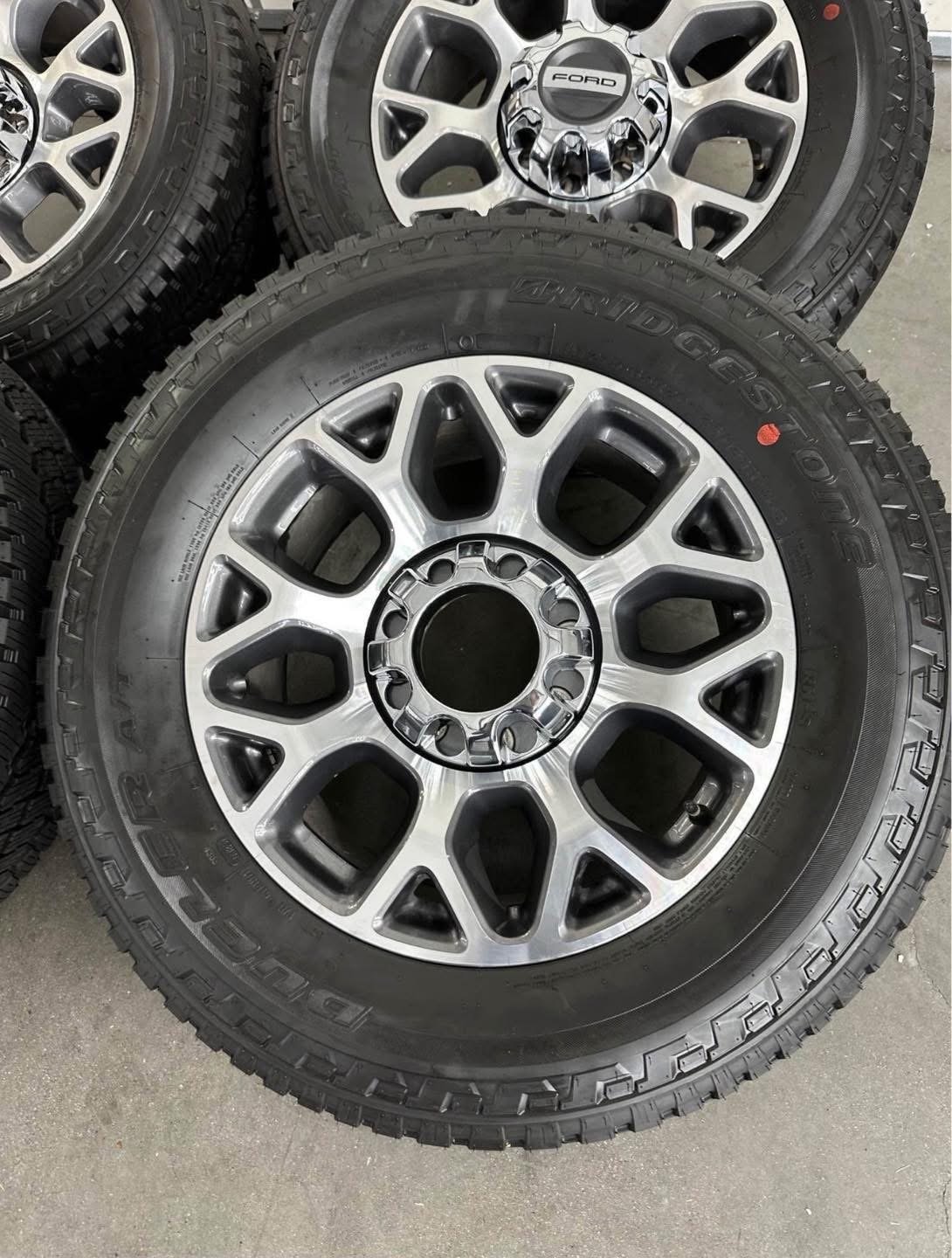 20in OEM f350 snowflake wheels 275/65/20 Bridgestone dueler a/t tires Wheels are 20in OEM wheels off a 2024 ford f350 Powetstroke. - Image 7