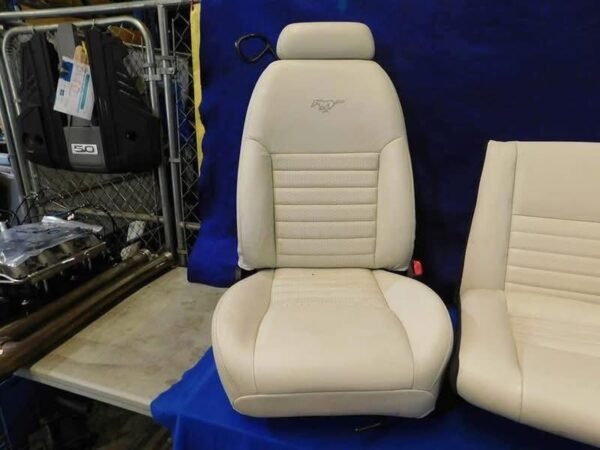 Mustang White leather 99-04 convertible seats - Image 3
