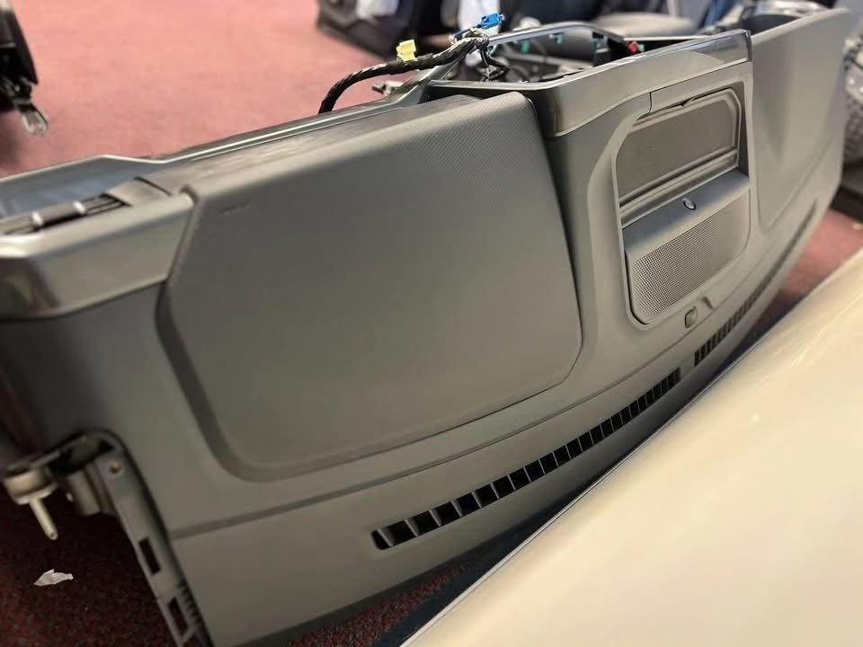 2022 FORD F150 LARIAT DASH DASHBOARD TRIM ASSEMBLY WITH MOUNTING BRACKET AND WIRES. - Image 8